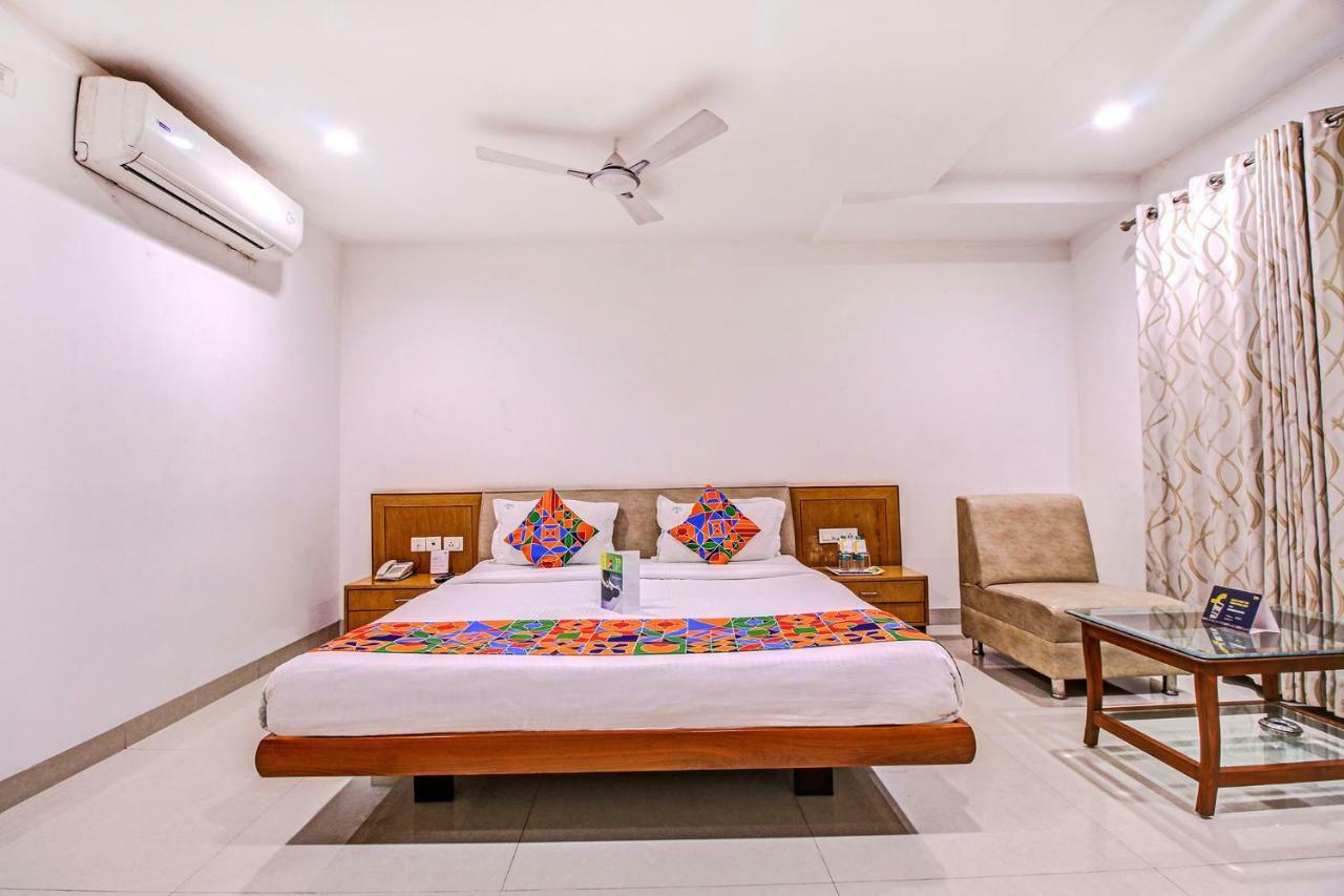 Fabhotel Syberitic Suites Gachibowli - Fully Vaccinated Staff Kondapur  Kültér fotó