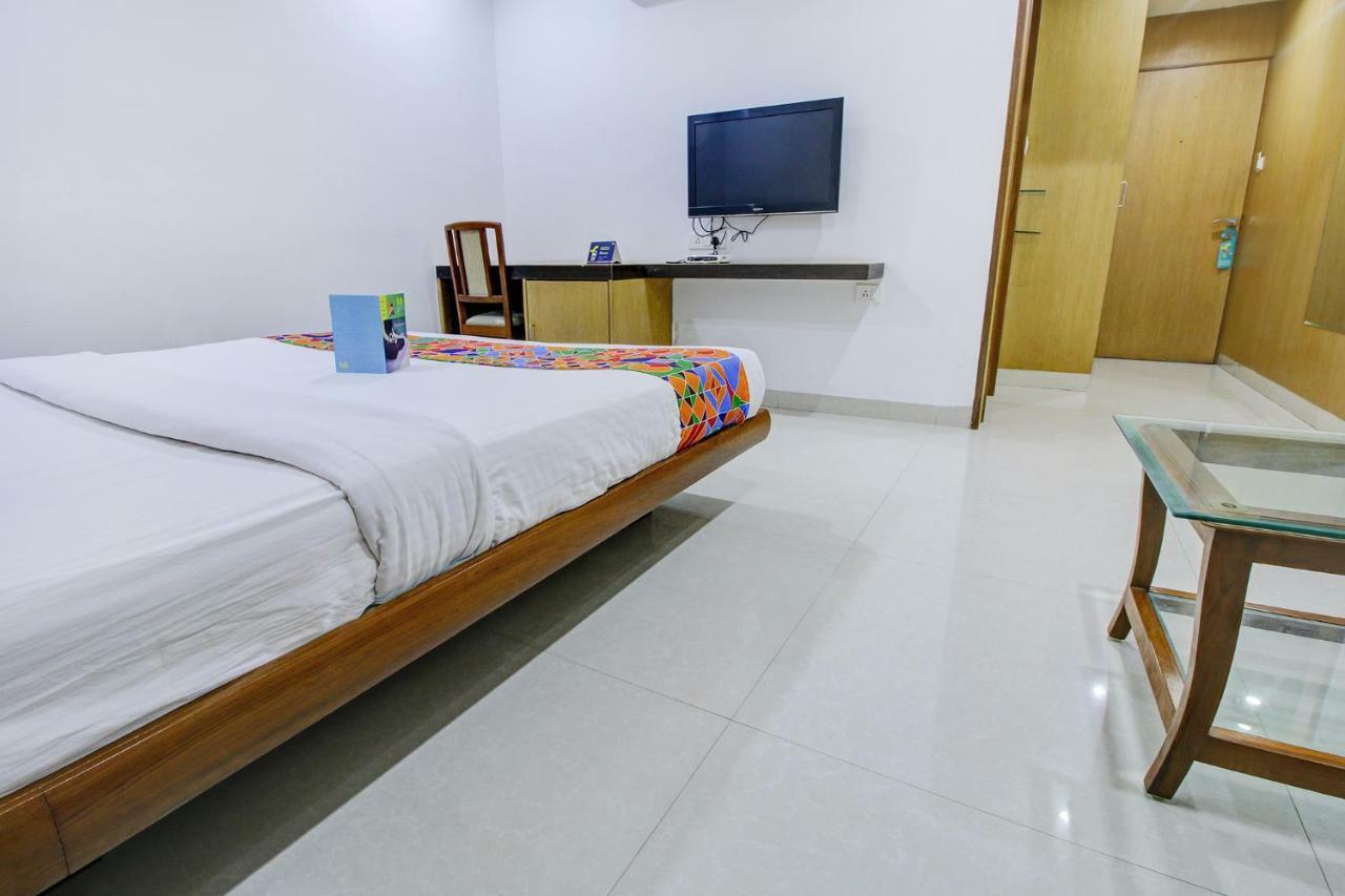 Fabhotel Syberitic Suites Gachibowli - Fully Vaccinated Staff Kondapur  Kültér fotó
