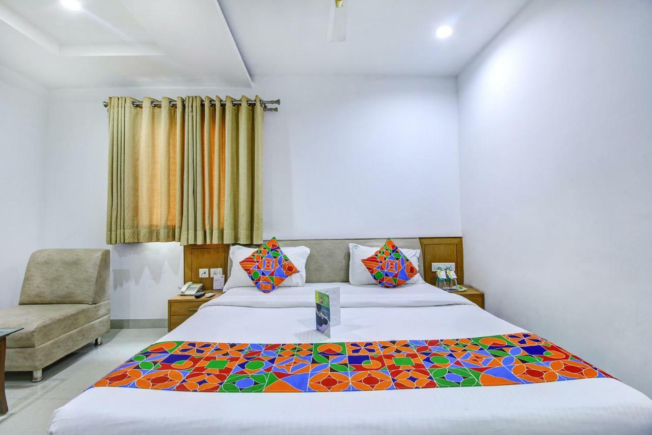Fabhotel Syberitic Suites Gachibowli - Fully Vaccinated Staff Kondapur  Kültér fotó