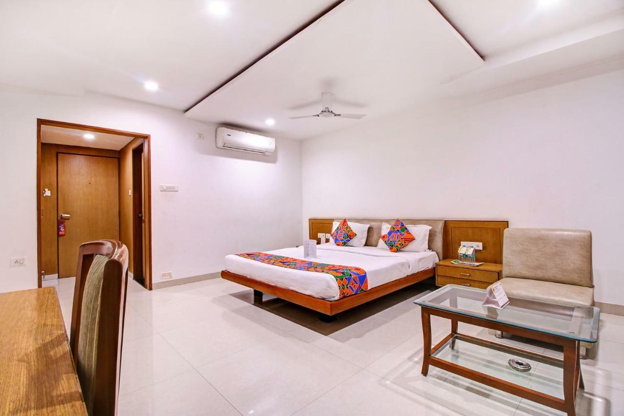 Fabhotel Syberitic Suites Gachibowli - Fully Vaccinated Staff Kondapur  Kültér fotó
