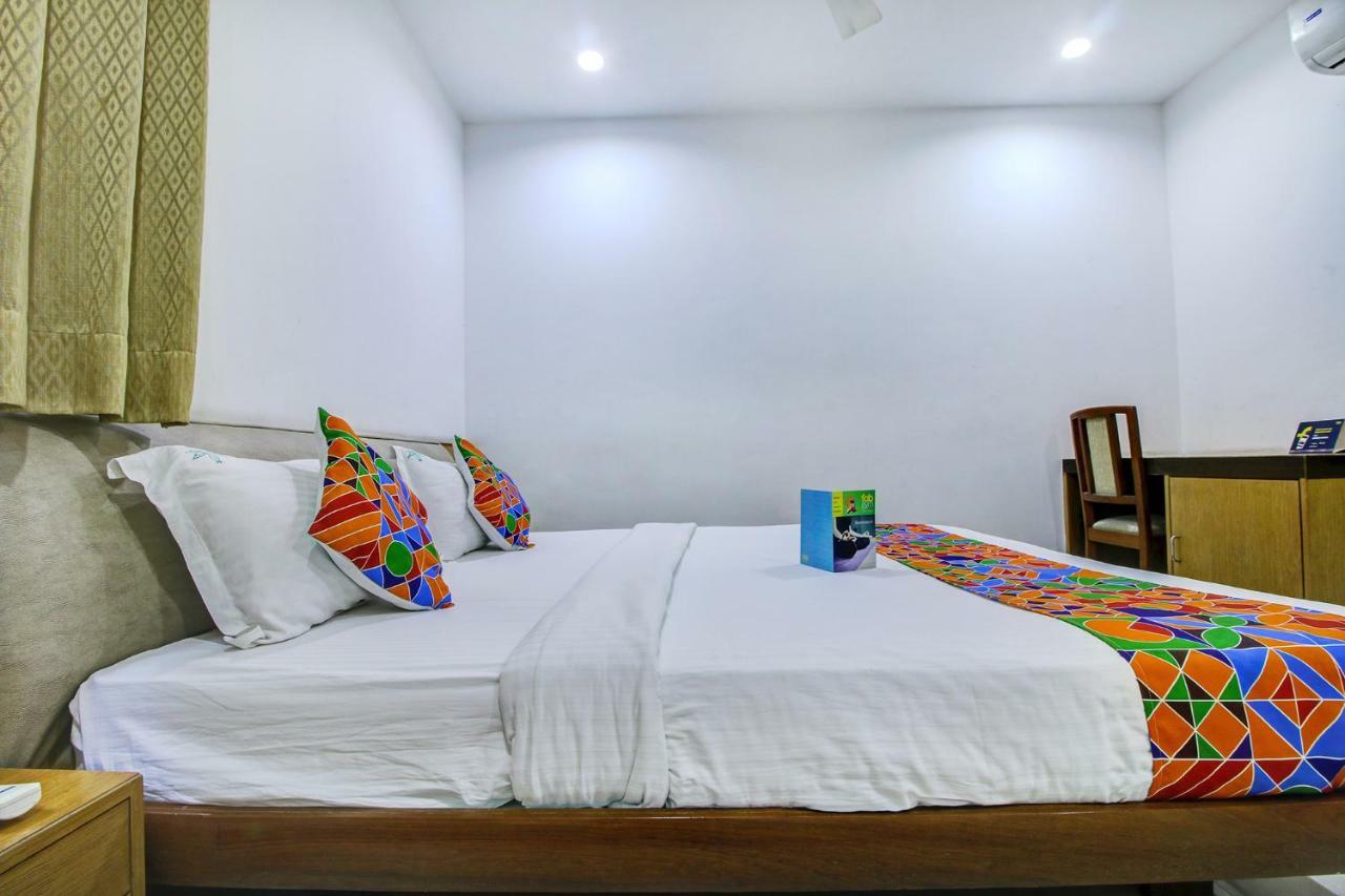 Fabhotel Syberitic Suites Gachibowli - Fully Vaccinated Staff Kondapur  Kültér fotó