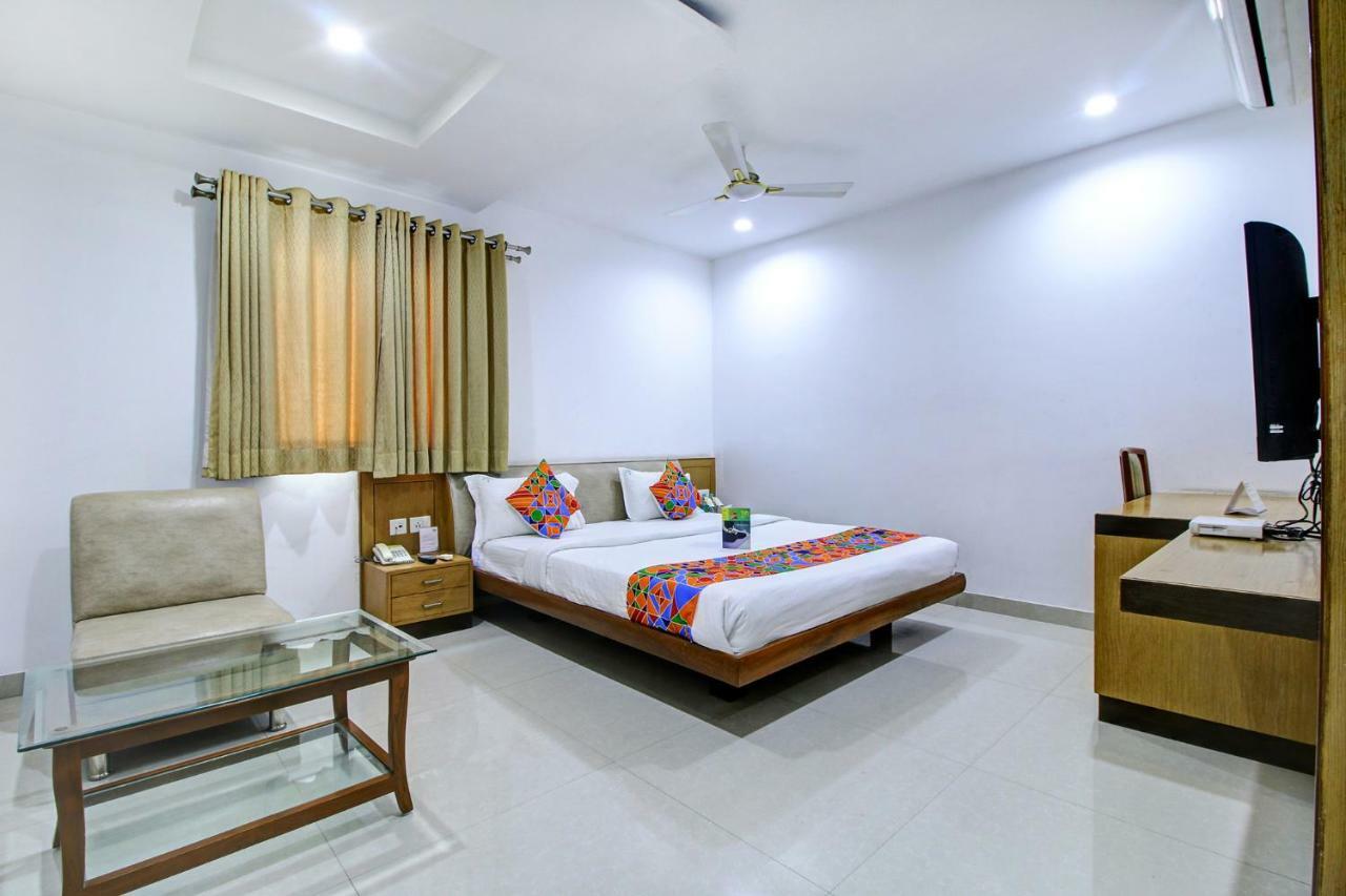 Fabhotel Syberitic Suites Gachibowli - Fully Vaccinated Staff Kondapur  Kültér fotó