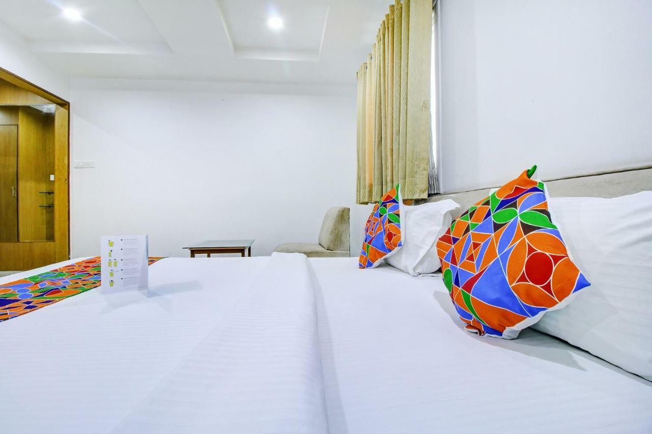 Fabhotel Syberitic Suites Gachibowli - Fully Vaccinated Staff Kondapur  Kültér fotó