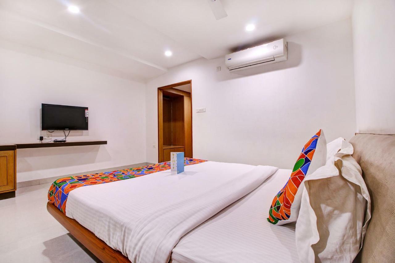 Fabhotel Syberitic Suites Gachibowli - Fully Vaccinated Staff Kondapur  Kültér fotó