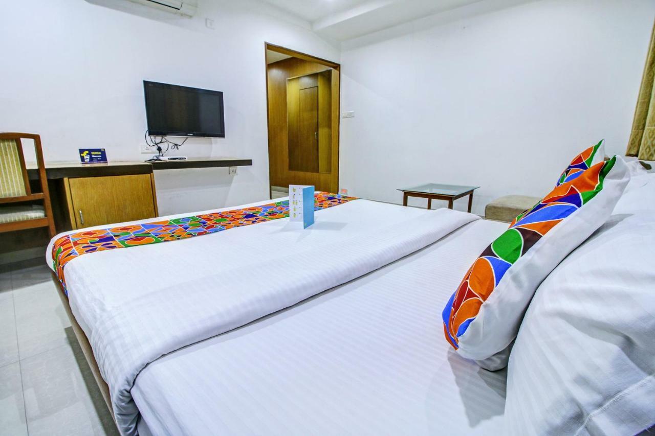 Fabhotel Syberitic Suites Gachibowli - Fully Vaccinated Staff Kondapur  Kültér fotó