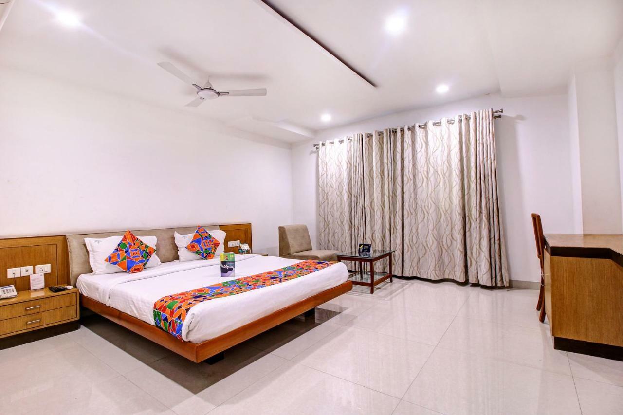 Fabhotel Syberitic Suites Gachibowli - Fully Vaccinated Staff Kondapur  Kültér fotó
