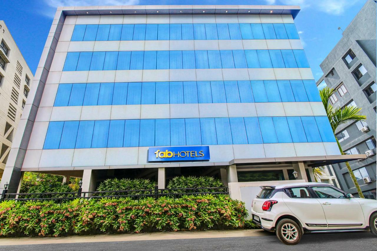 Fabhotel Syberitic Suites Gachibowli - Fully Vaccinated Staff Kondapur  Kültér fotó